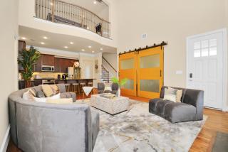 Luxe 2 Bedroom With Hot Tub - Exclusive Getaway - 7