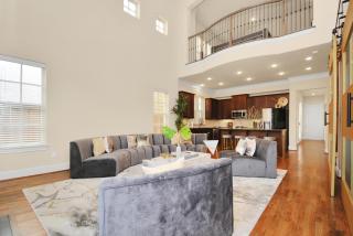 Luxe 2 Bedroom With Hot Tub - Exclusive Getaway - 0