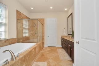 Luxe 2 Bedroom With Hot Tub - Exclusive Getaway - 6