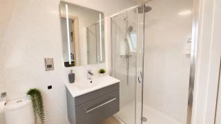 Putney Collection 2 Bed Apartments with Terrace - 4