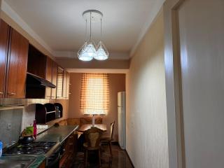 Spacious 4-Guest Stay near Station Square Metro & Fabrika - 1