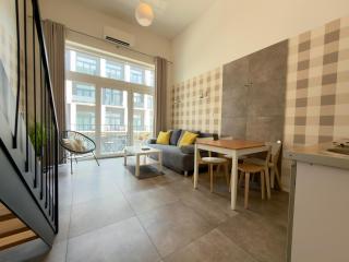 Wrocław Airport Apartment with Mezzanine by BookingHost - 8