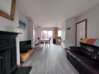 Modern Tramore Townhouse - Beach, Golf & Greenway - 0