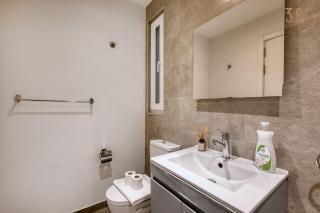 Beautiful 2 Bedroom Apartment with Balcony in Sliema Centre - 4