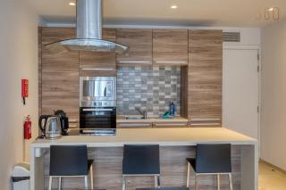 Beautiful 2 Bedroom Apartment with Balcony in Sliema Centre - 3