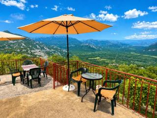 The Mountain's Embrace Villa - 7