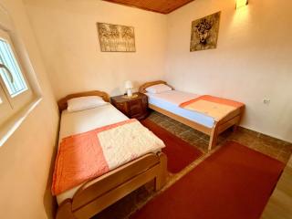 The Mountain's Embrace Villa - 4