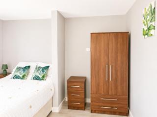 Dainty Curve - 1