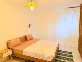 Spacious Entire 4BR 5BA wFull AC WiFi 5000 ft to beach - 9