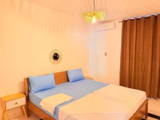 Spacious Entire 4BR 5BA wFull AC WiFi 5000 ft to beach - 6
