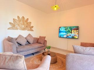 Spacious Entire 4BR 5BA wFull AC WiFi 5000 ft to beach - 3