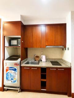 The Manor 2 - Stylish Studio with Pool, Cafés & Prime Location Near D1 - 5