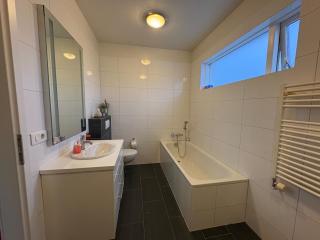 Bright & spacious family home in Keflavík - 8