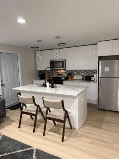 Bright Modern 2BR, Close to Downtown - 7