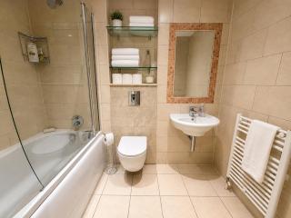 Stylish & Modern Large Balcony Poole Harbour Views - 4