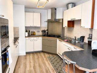 Stylish & Modern Large Balcony Poole Harbour Views - 7