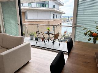 Stylish & Modern Large Balcony Poole Harbour Views - 8