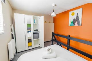 Dan Suite I Stylish 1BR Apartment I Sleeps 3 I Near Gavin and Stacey House I Barry High Street I Barry Train Station I Barry Island I WiFi I Parking and Easy Cardiff Access - 2