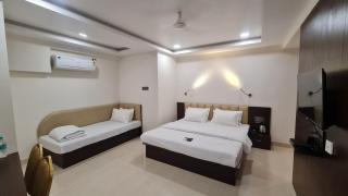 Hotel Elegance Inn, Miraj - 2