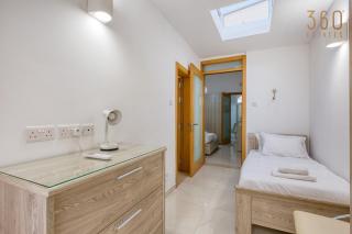 Cosy 2BR Maisonette with Balcony & AC in Pietà - 3