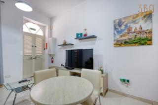 Cosy 2BR Maisonette with Balcony & AC in Pietà - 4