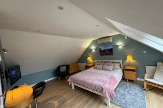 2-Bed Cottage - Dog-Friendly - Sleeps 5 - 9