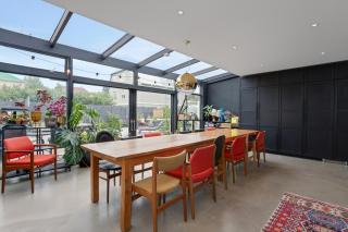 4BR Modern Family Home - Hot Tub, Garden and Parking - 7