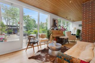 4BR Modern Family Home - Hot Tub, Garden and Parking - 2