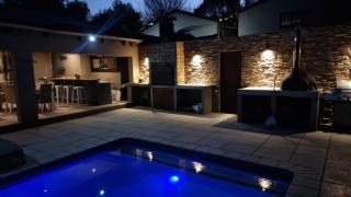 Luxury Solar Home - Pool, Pizza Oven & Garden - 1