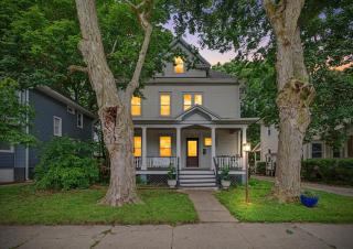 Illini Dream House With Historic Retreat Near UIUC - 9