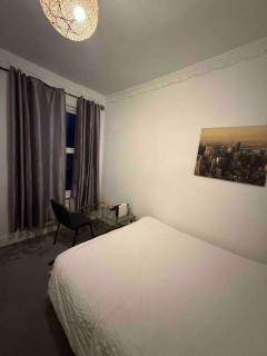 London Cozy Room, Fast WiFi - 8