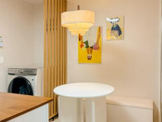 Yongsan Haebangchon, Namsan Tower, Itaewon Street, 10-minute walk to the subway, 15 minutes to Hongdae - 1