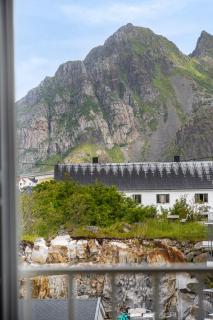 New top-floor apartment in Henningsvær - 5