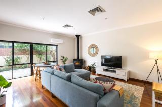 Sicilian Sanctuary-Spacious & Cosy Wood Fire in Margaret River Town - 0