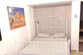 Apartment - Sleeps 5 - Parking - Balcony - 0