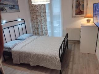 Center Apartment-Sleeps5-Balcony-Live neighborhood - 1
