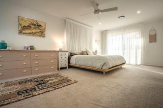 4-Bed Labrador Family Home - Boat & Car Parking - 8