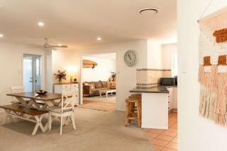 4-Bed Labrador Family Home - Boat & Car Parking - 4