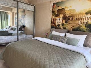 Stylish 1-Bedroom Flat with Stunning City Views - 1
