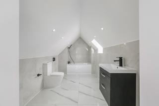 3 Bed Apartment for Contractors, Travellers, Families - 9
