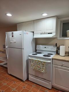 Two bedroom basement apartment in quiet neighborhood - 4
