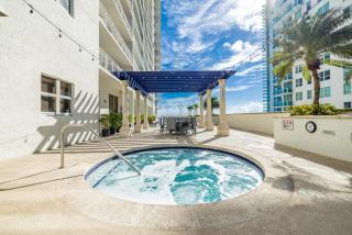 Brickell Apt with Bay Views, Pool, Free Parking - 4