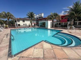 Casas no Residencial Mont Sinai com 2 ou 3 suítes (todas com ar), internet privativa 300MBPS a aproximadamento 250m da Praia de Taperapuã, condomínio com piscinas adulto e infantil, sauna, churrasqueiras e Segurança 24hrs. - 1