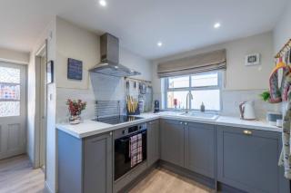 Little Apple Cottage- Free Parking, Hot tub, Fire, Town Centre - 7