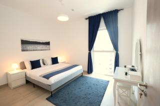Premium 1BR Retreat | Waters Edge Yas Island - 8
