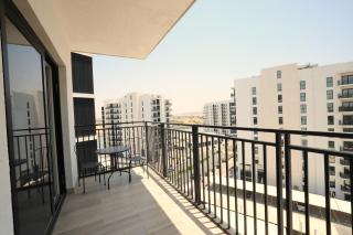 Premium 1BR Retreat | Waters Edge Yas Island - 4