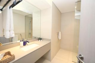 Premium 1BR Retreat | Waters Edge Yas Island - 3