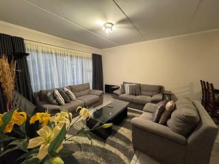 EazyeStays at IHITA 66, Beverly, Sandton - 9