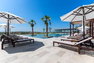 Vogue Vacation Homes, ABD Albatross 1, in the Heart of Yas Island, Studio Apartment with Balcony and City View, walking distance from Ferrari World, Warner Bros, Water World, and short driving distance to Grand Prix Formula 1 - 9