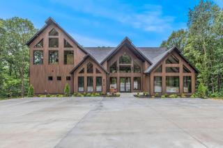 Roaring River Hideaway-Epic Patio-HotTub-Gameroom - 0